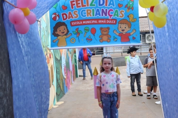 Foto - Desfile Mochila Maluca 2025 – Escola Irmã Dulce