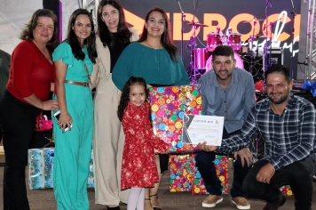 Foto - Entre Luzes e Palavras