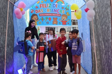 Foto - Desfile Mochila Maluca 2025 – Escola Irmã Dulce