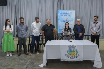 Foto - Unidade Móvel de Moda e Beleza