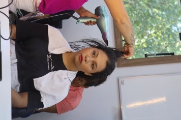 Foto - Unidade Móvel de Moda e Beleza