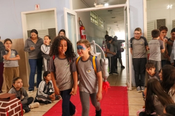 Foto - Desfile Mochila Maluca 2025 – Escola Irmã Dulce