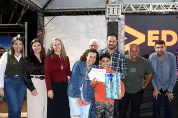 Foto - Entre Luzes e Palavras