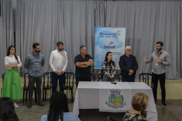 Foto - Unidade Móvel de Moda e Beleza