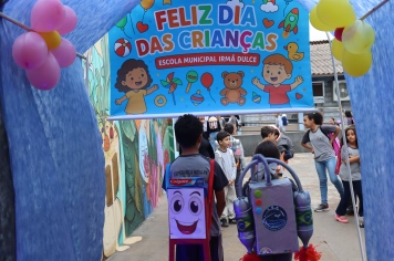 Foto - Desfile Mochila Maluca 2025 – Escola Irmã Dulce