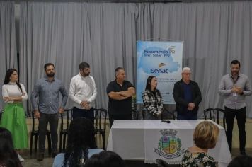 Foto - Unidade Móvel de Moda e Beleza