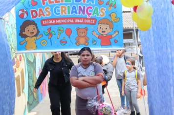 Foto - Desfile Mochila Maluca 2025 – Escola Irmã Dulce