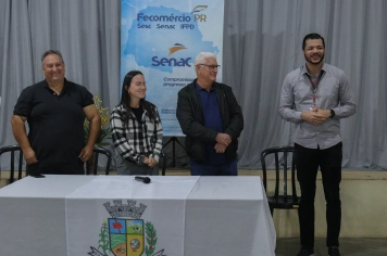 Foto - Unidade Móvel de Moda e Beleza