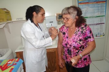 SecretÃ¡ria de saÃºde de EsperanÃ§a Nova realiza Campanha de vacinaÃ§Ã£o contra a gripe H1N1